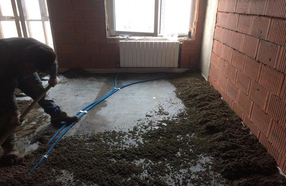 Что даёт микрофибра в полусухой стяжке? Полусухая стяжка с материалом стоимость — идеальное решение для вашего пола, обеспечивающее долговечность и надежность. Узнайте о преимуществах, технологии укладки и правильном выборе подрядчика для качественного результата.